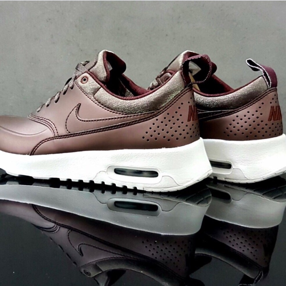 Nike premium air max metallic size 7 new no box